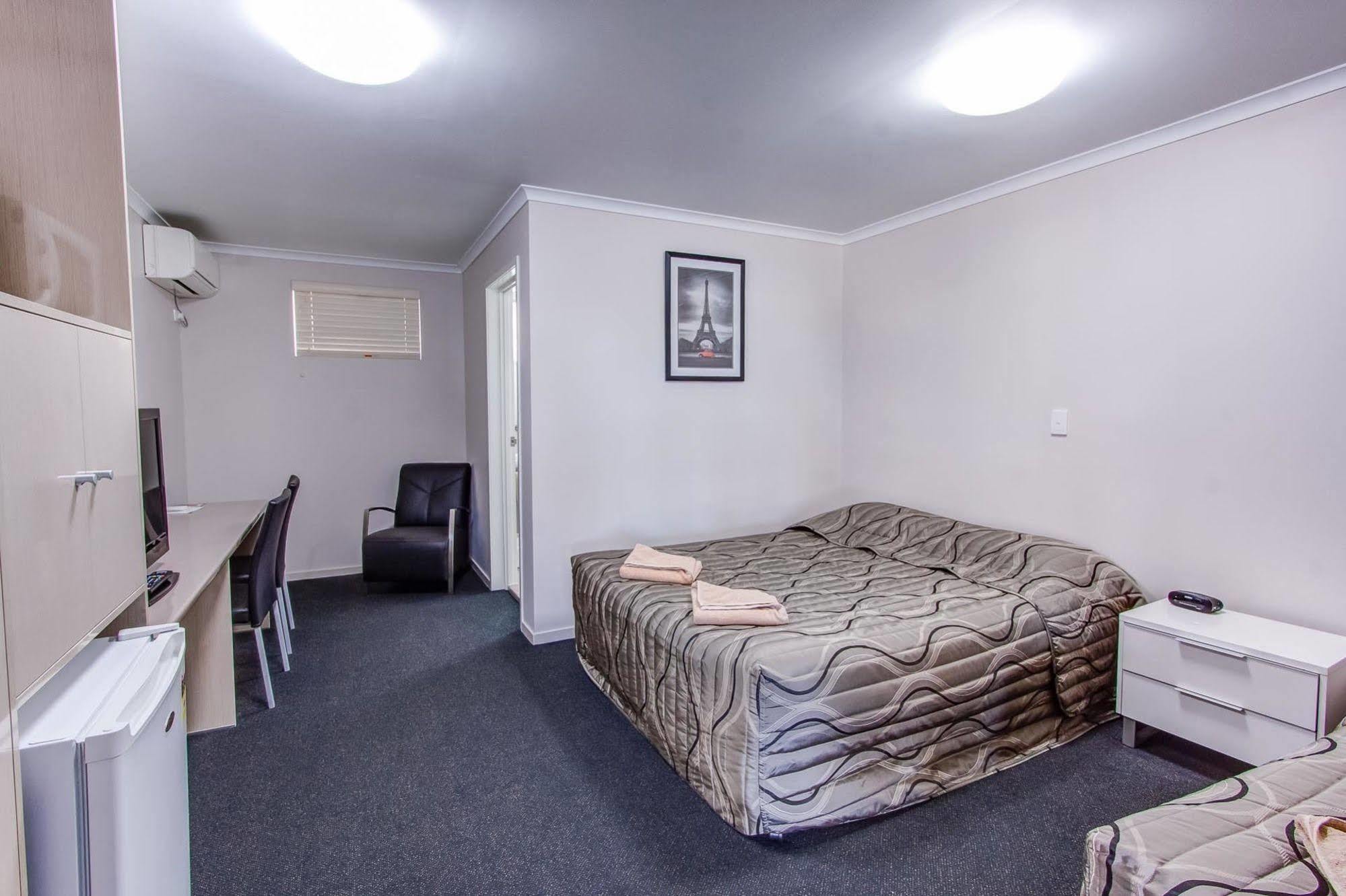 Galaxy Mackay Motor Inn Экстерьер фото