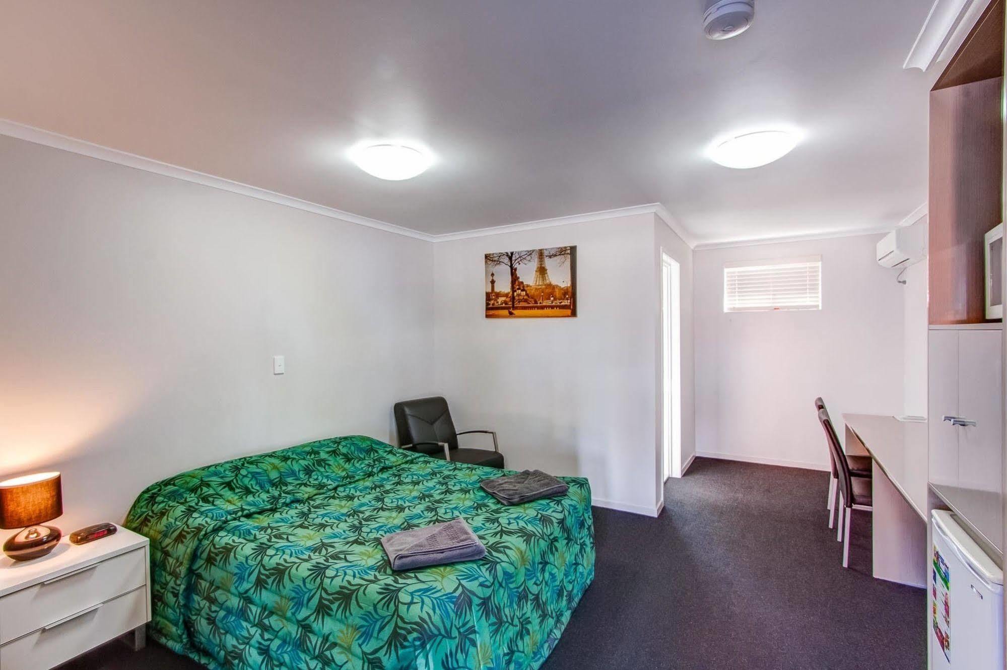 Galaxy Mackay Motor Inn Экстерьер фото