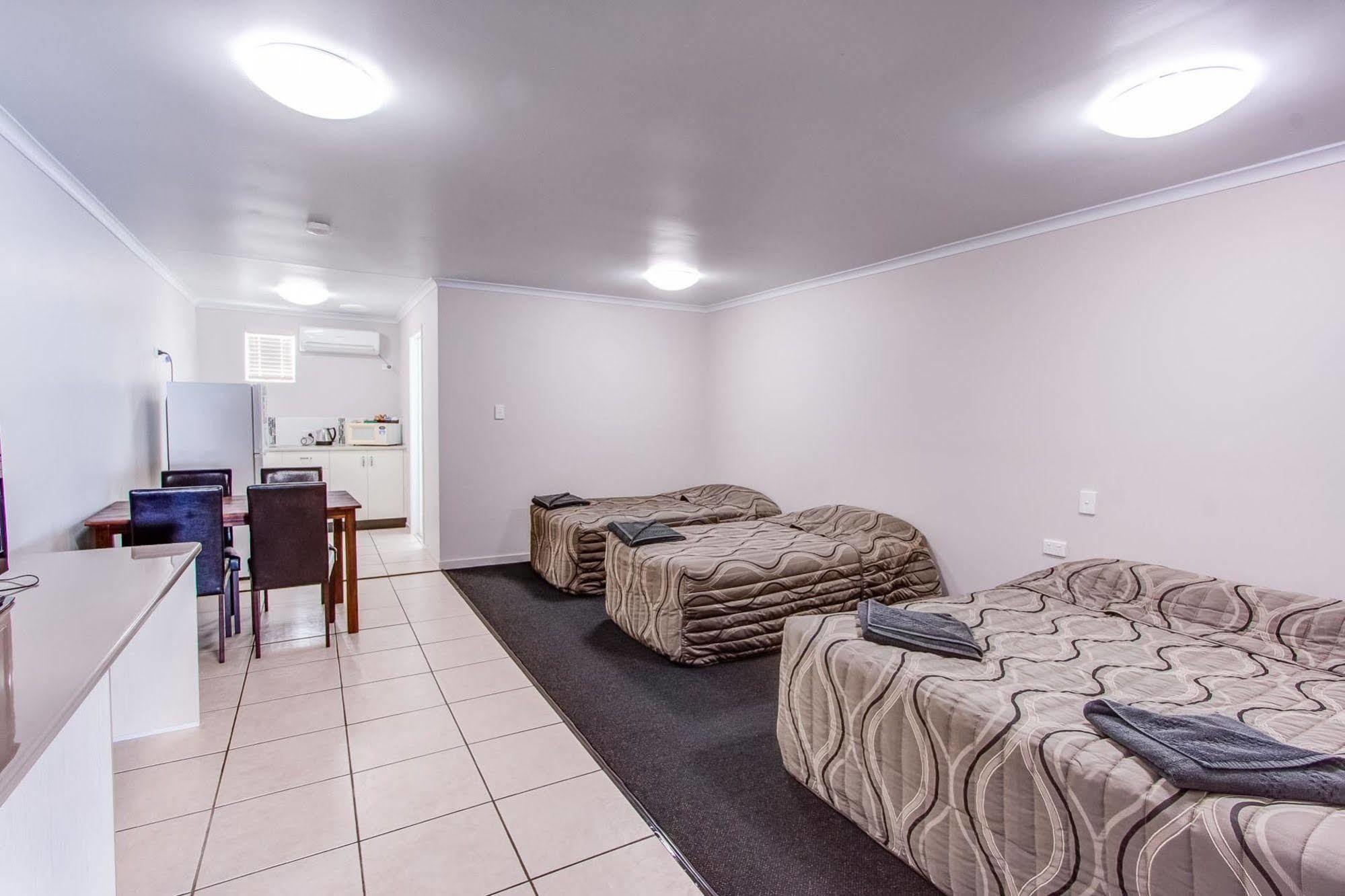 Galaxy Mackay Motor Inn Экстерьер фото